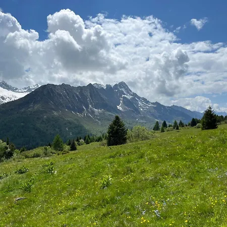 La Casa Bianca - Ski, Hike & Bike Apartment *